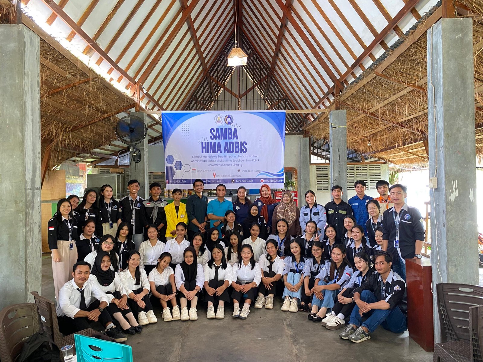 SAMBA Administrasi Bisnis FISIP Universitas Kapuas Pererat Kebersamaan dan Solidaritas Mahasiswa di Keling Kumang Agrowisata